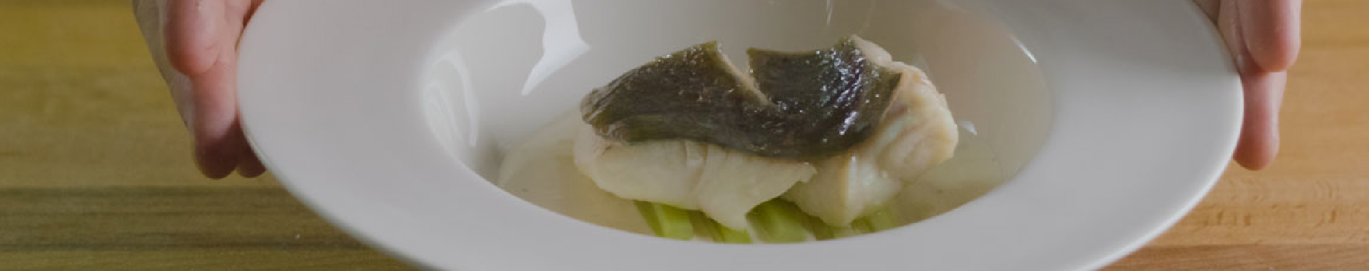 Filetto di San Pietro cotto sott_olio con sedano, limone e Grana Padano-m Filetto di San Pietro cotto sott_olio con sedano, limone e Grana Padano-m