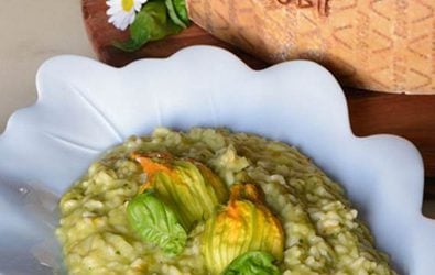 Risotto con zucchine e fiori farciti