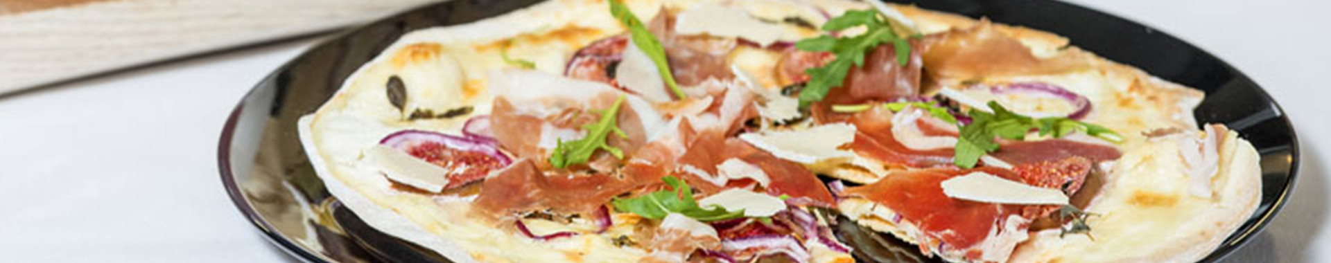 Tarte_Flamb‚_Prosciutto_Figs_Red_Onions_Grana-m