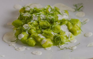 Gnocchi di patate, con crema di zucchine, menta e fonduta di Grana Padano