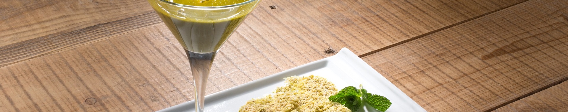 Centrifuga di lattuga, carote e arancia con cialde di Grana Padano ai pistacchi 4 (3)