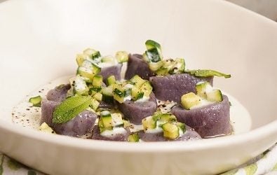 Gnocchi di patate viola con fonduta di Grana Padano DOP e zucchine