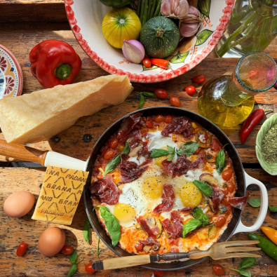 Huevos al plato con verduras, Grana Padano y jamón ibérico