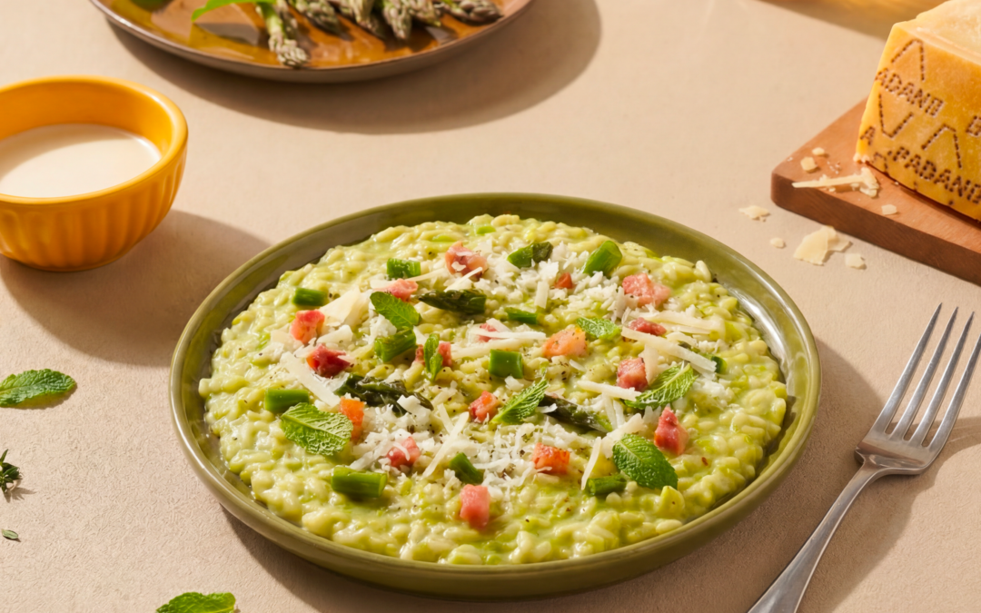 Risotto con asparagi e pancetta croccante con crema al Grana Padano DOP