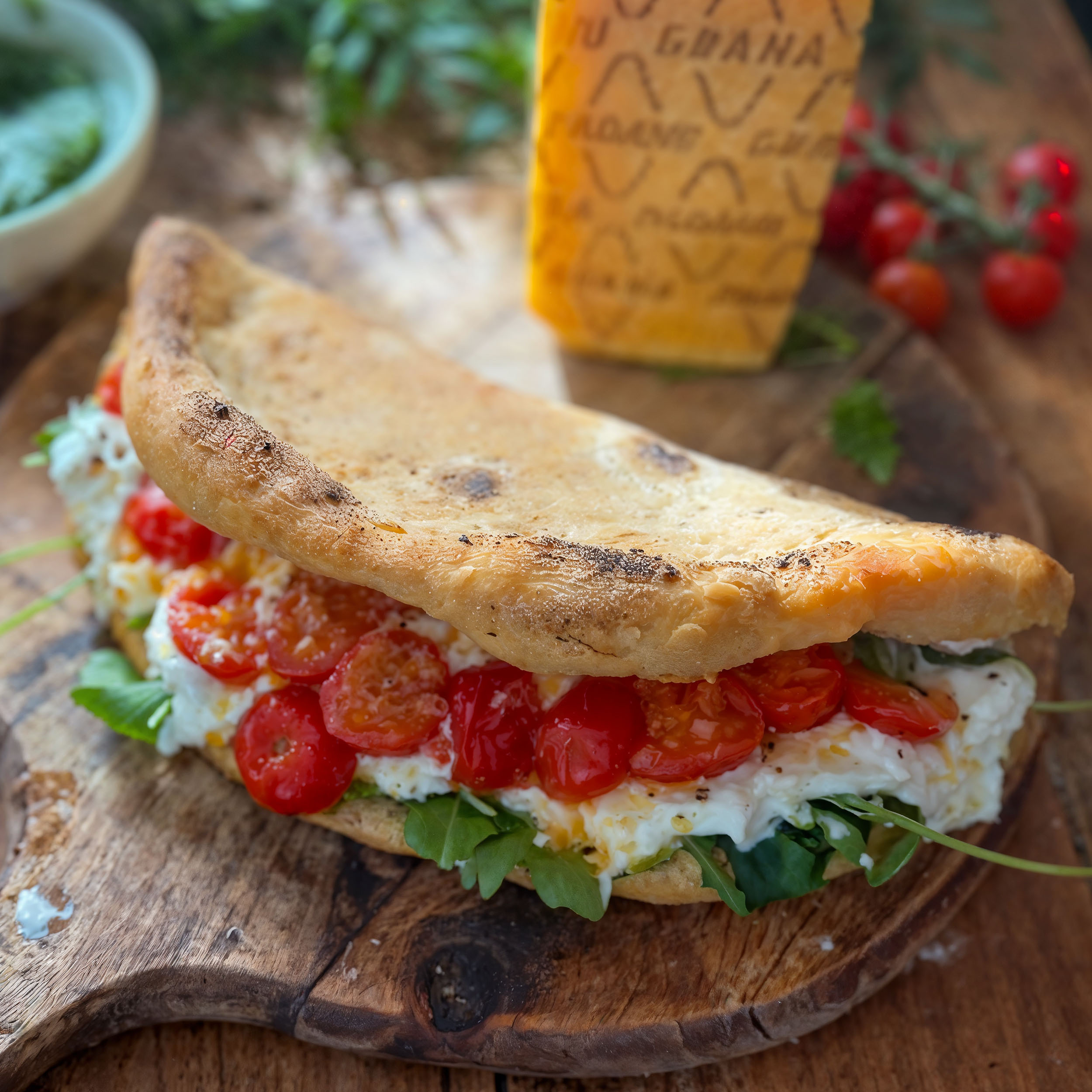 BOCADILLO DE PIZZA CAPRESE CON GRANA PADANO.2