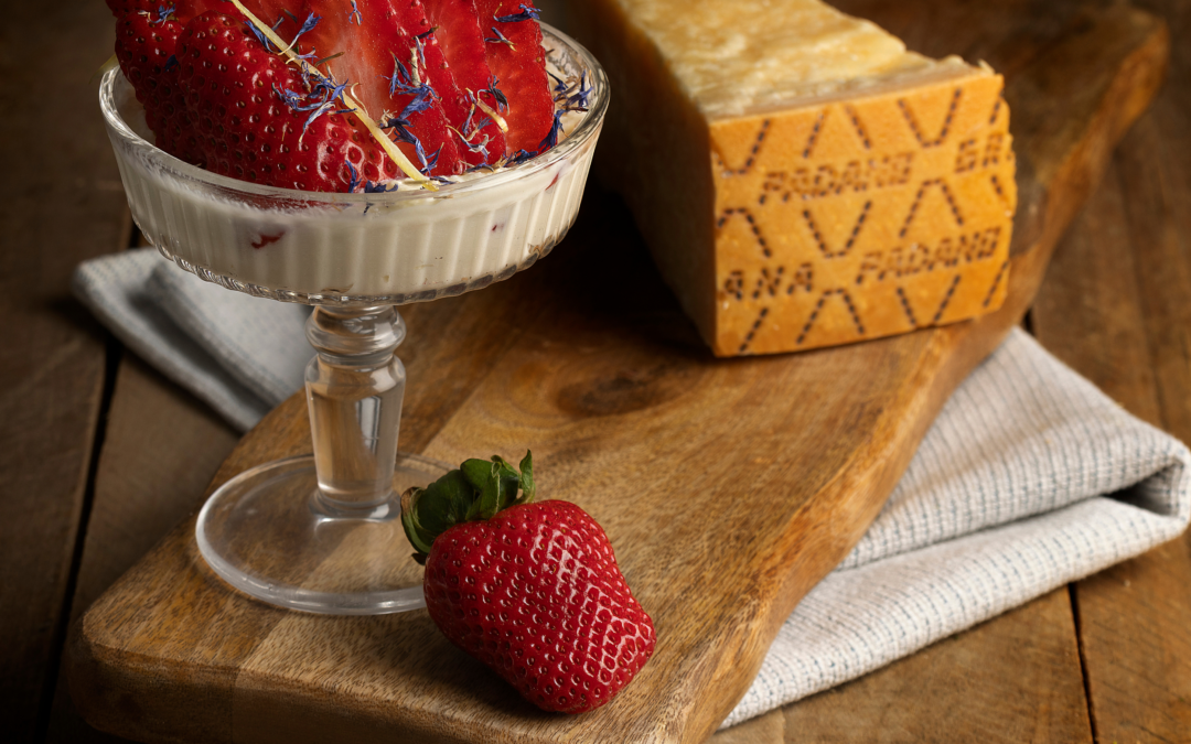 Mousse dolce di Grana Padano DOP Riserva con fragole fresche