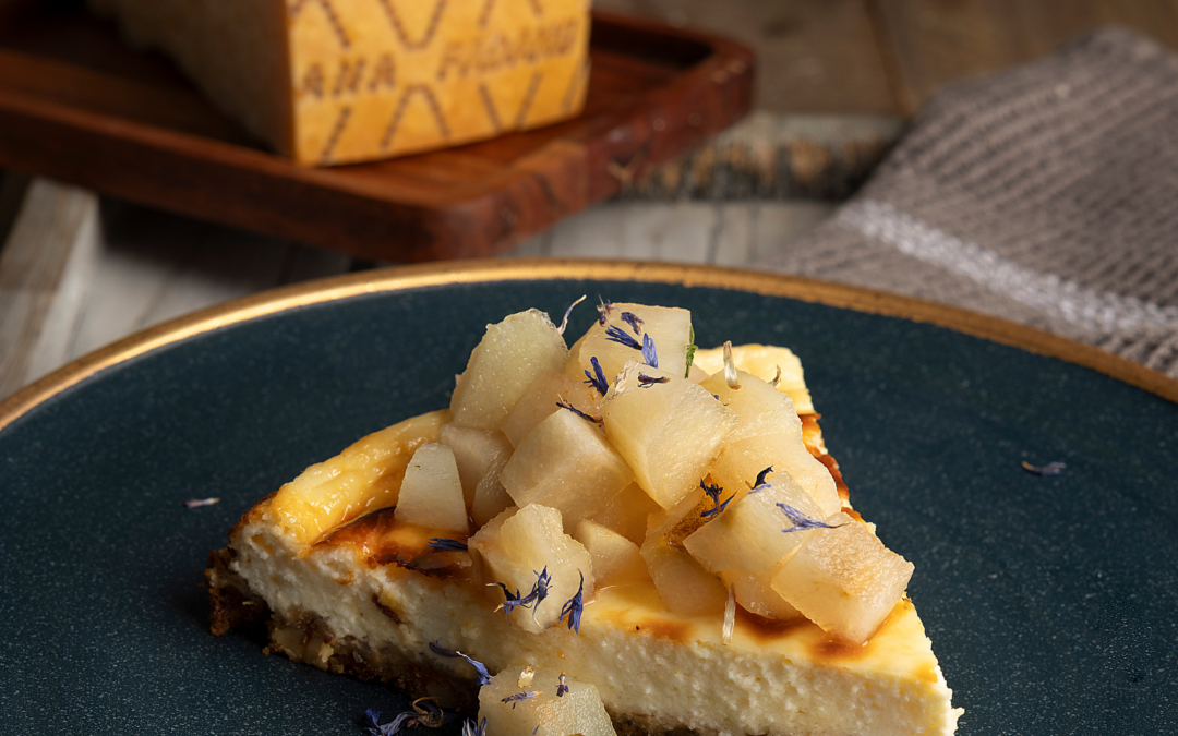 Cheesecake senza glutine al Grana Padano DOP Riserva, pere caramellate e noci