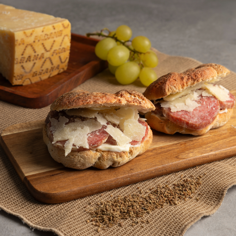 Focaccina uva e salsiccia 768x768